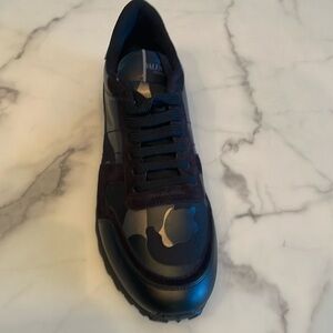 Valentino Garavani Black Camo for men

Size: 45.5
Color: Black